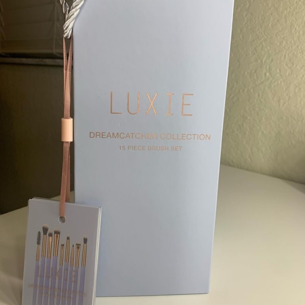 COPY - Luxie dream catcher brush set